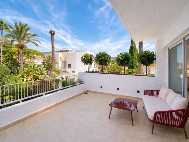 Apartamento con 3 Dormitorios  en Marbella