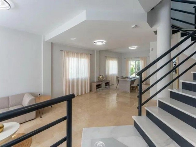 3 Makuuhuoneen Rivitalo Cabopino