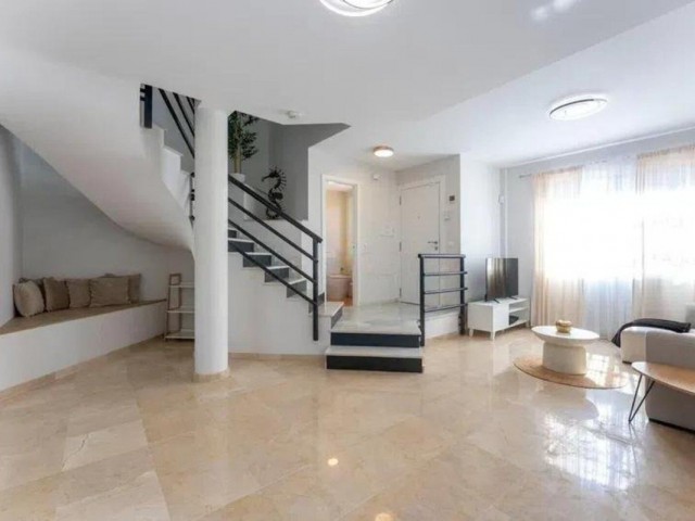 Radhus, Cabopino, R5317318