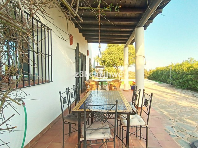 4 Soveroms Villa i Estepona
