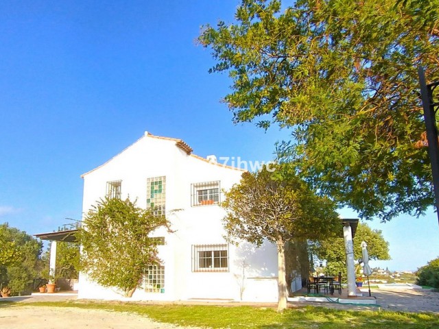 4 Soveroms Villa i Estepona