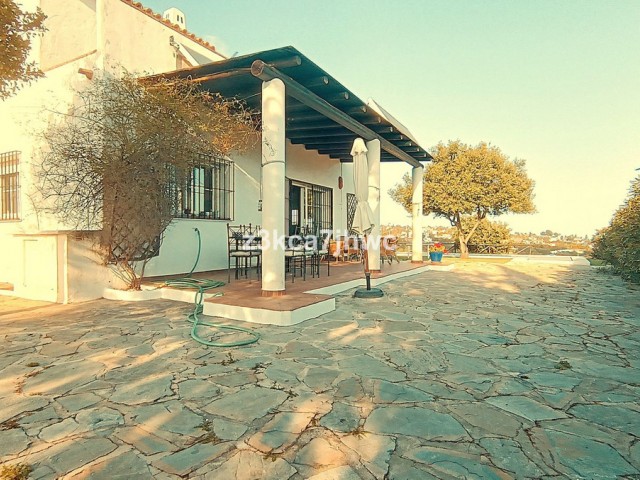 4 Soveroms Villa i Estepona