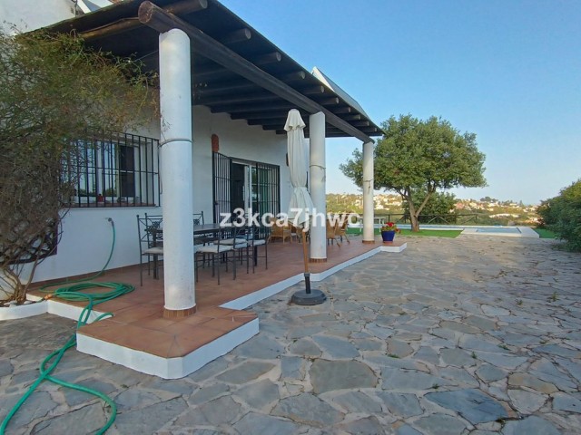 4 Soveroms Villa i Estepona