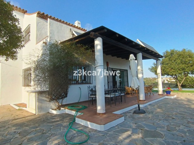 4 Soveroms Villa i Estepona