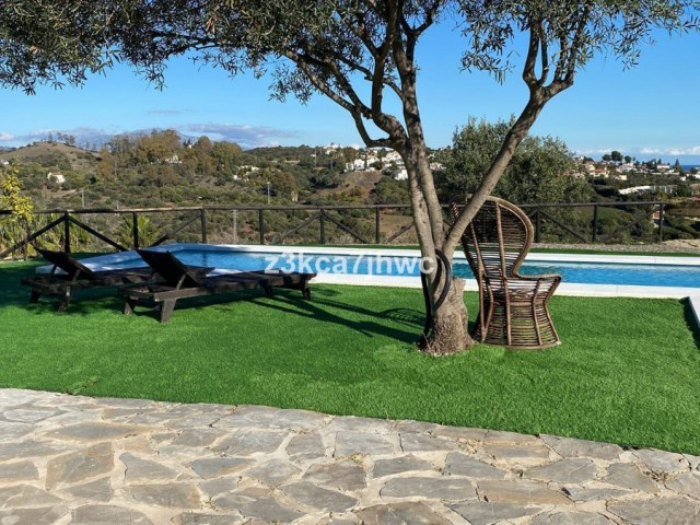 4 Soveroms Villa i Estepona