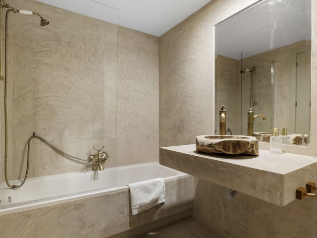 2 Bedrooms Apartment in Nueva Andalucía