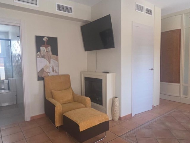 4 Makuuhuoneen Rivitalo Fuengirola