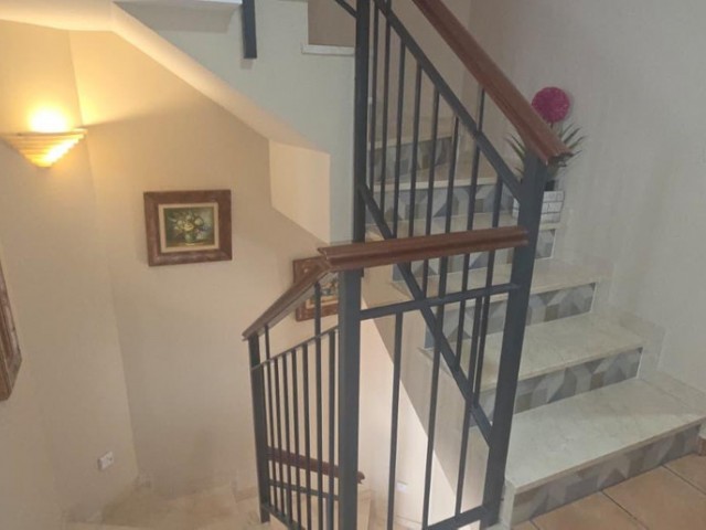 4 Makuuhuoneen Rivitalo Fuengirola