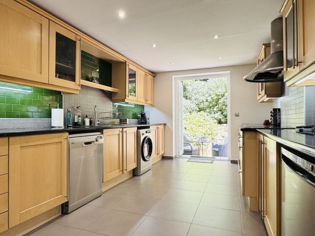 4 Slaapkamer Rijtjeshuis in La Duquesa