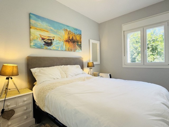 4 Slaapkamer Rijtjeshuis in La Duquesa