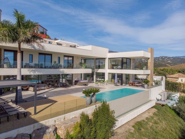 5 Soveroms Villa i Benahavís