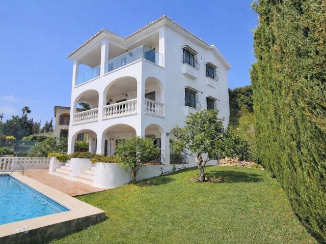 4 Bedrooms Villa in Mijas Costa