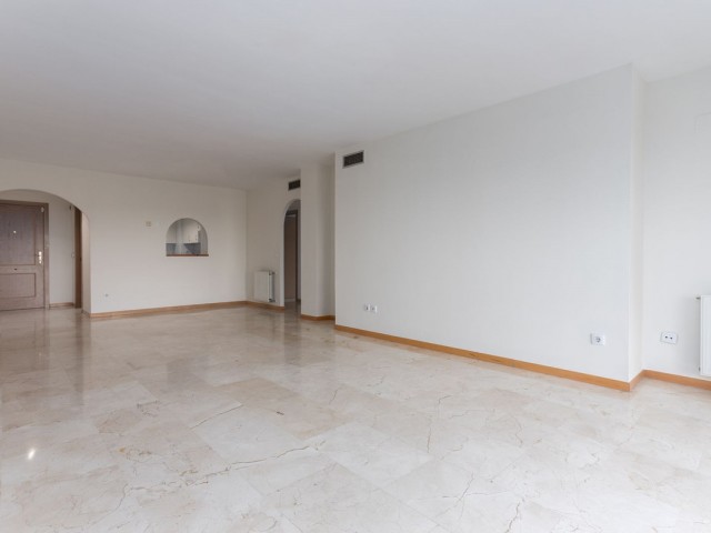 3 Bedrooms Apartment in Guadalmina Alta