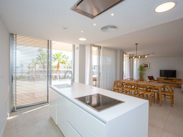 Appartement avec 3 Chambres  à Estepona