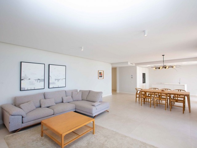 Appartement avec 3 Chambres  à Estepona