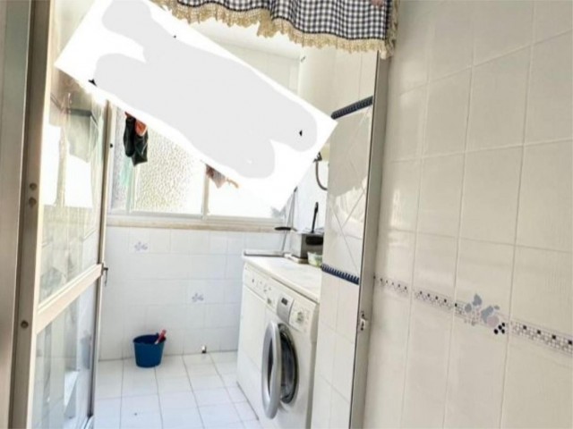 Apartamento con 4 Dormitorios  en La Carihuela