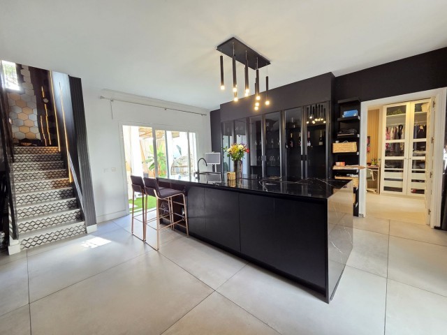 2 Soveroms Rekkehus i Nueva Andalucía