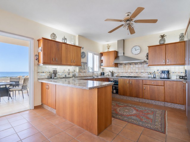 6 Soveroms Villa i Estepona