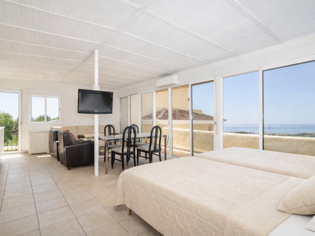 6 Soveroms Villa i Estepona