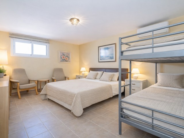 6 Soveroms Villa i Estepona