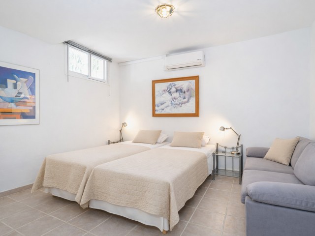 6 Soveroms Villa i Estepona