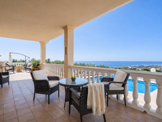 6 Soveroms Villa i Estepona