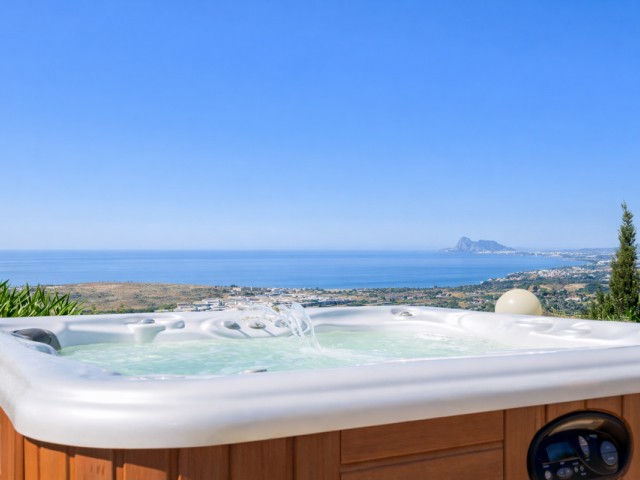 6 Soveroms Villa i Estepona