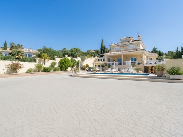 6 Soveroms Villa i Estepona