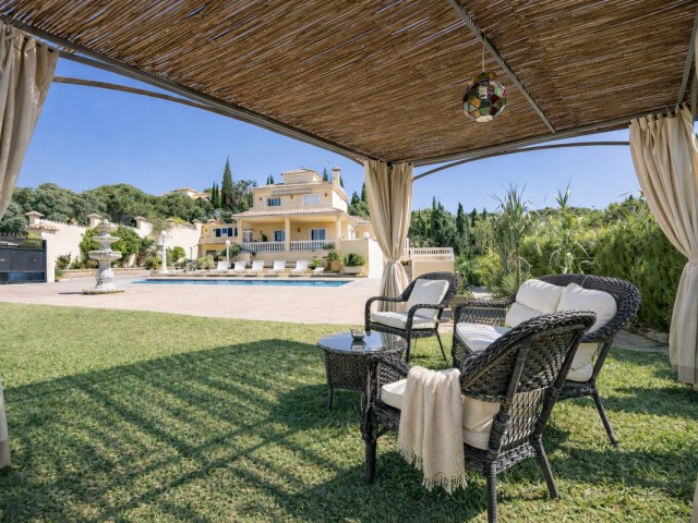 6 Soveroms Villa i Estepona