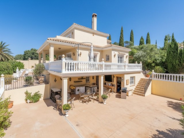 6 Soveroms Villa i Estepona