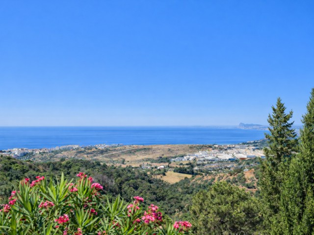 6 Soveroms Villa i Estepona