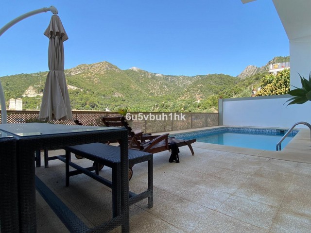 5 Slaapkamer Rijtjeshuis in Ojén