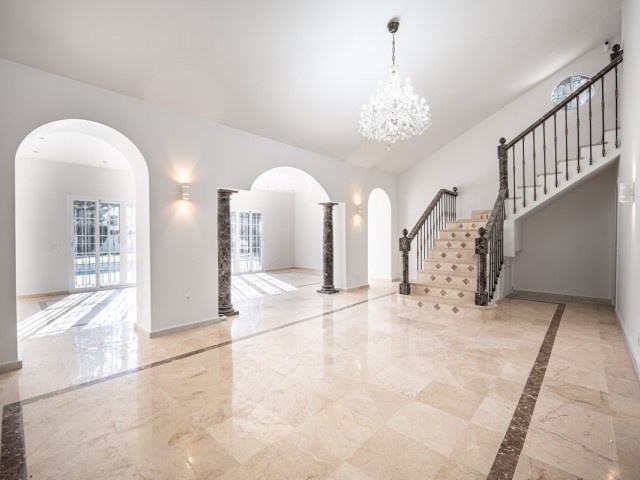 4 Schlafzimmer Villa in Nueva Andalucía