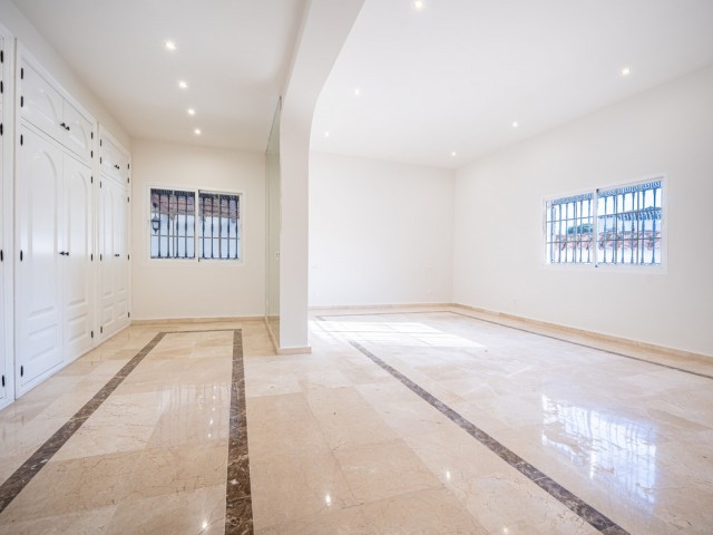 4 Schlafzimmer Villa in Nueva Andalucía