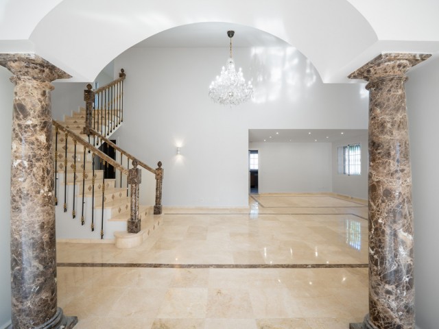 4 Schlafzimmer Villa in Nueva Andalucía