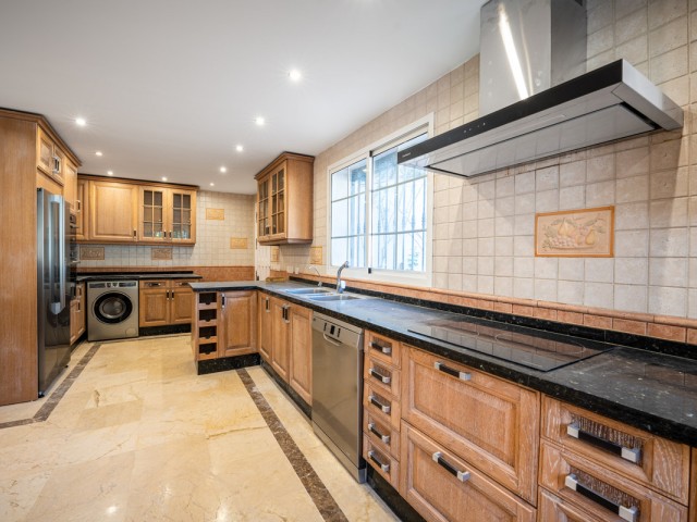 4 Schlafzimmer Villa in Nueva Andalucía