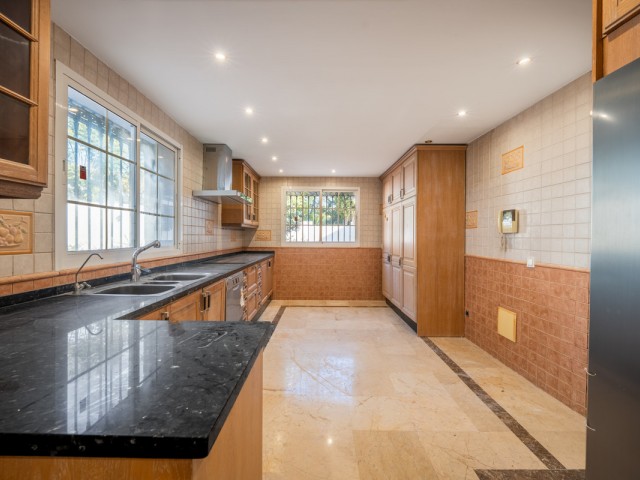 4 Schlafzimmer Villa in Nueva Andalucía