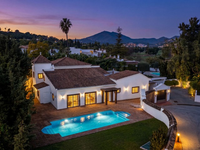 4 Schlafzimmer Villa in Nueva Andalucía
