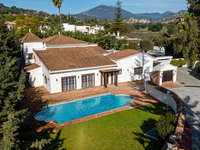 4 Schlafzimmer Villa in Nueva Andalucía