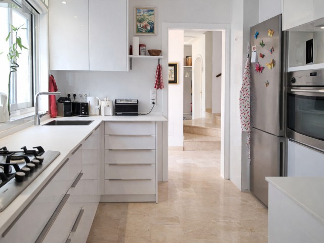 4 Sovrums Villa i Estepona