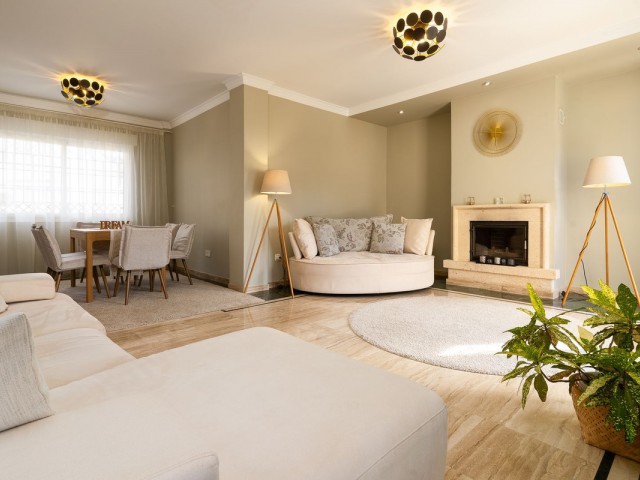 4 Bedrooms Townhouse in Calahonda