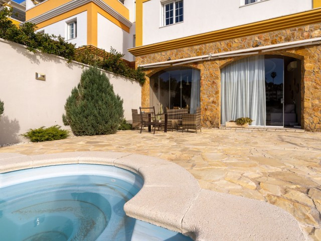 4 Bedrooms Townhouse in Calahonda