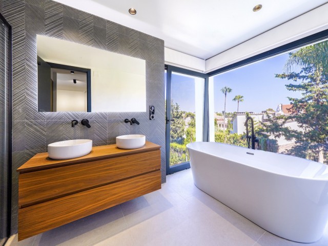 5 Schlafzimmer Villa in Nueva Andalucía