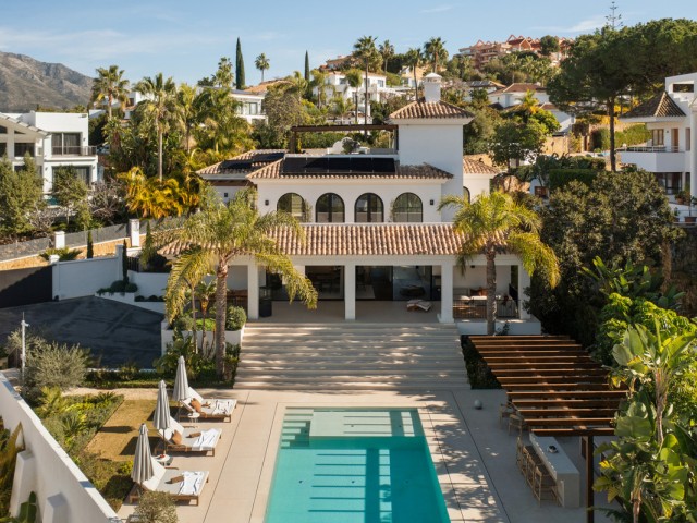 6 Schlafzimmer Villa in Nueva Andalucía