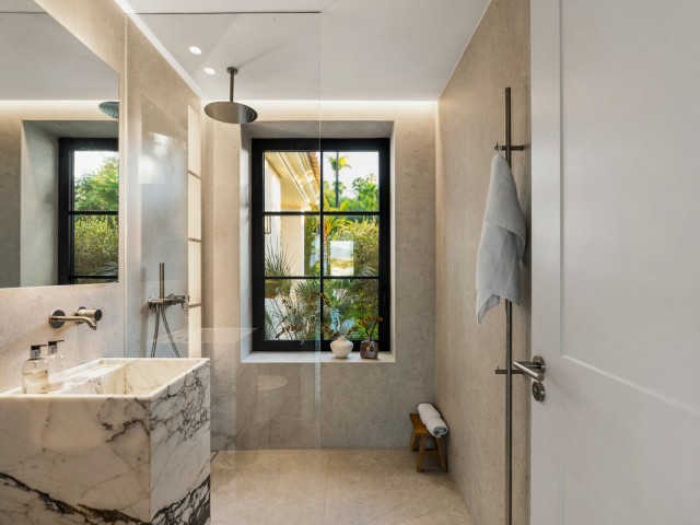 6 Schlafzimmer Villa in Nueva Andalucía