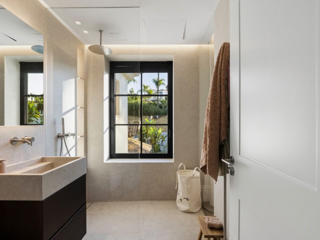 6 Schlafzimmer Villa in Nueva Andalucía