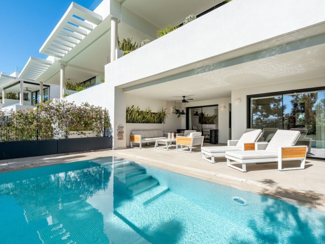 Maison mitoyenne avec 3 Chambres  à Cabopino