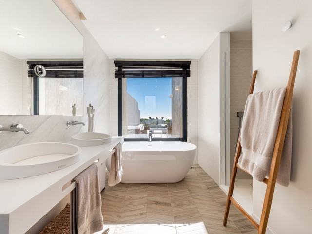 Maison mitoyenne avec 3 Chambres  à Cabopino