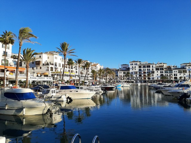 Villa avec 4 Chambres  à La Duquesa