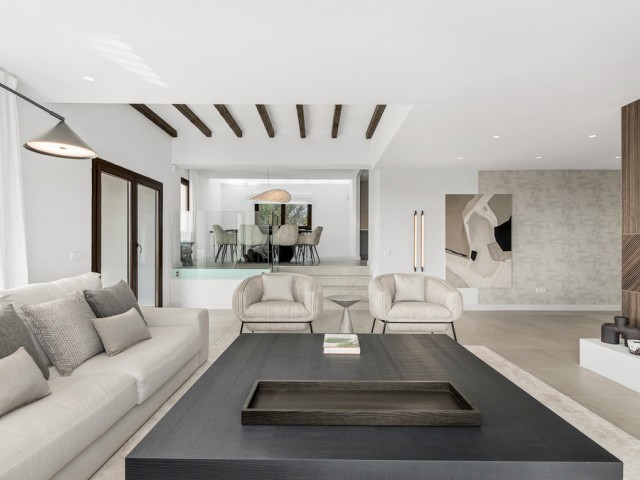 5 Bedrooms Villa in Estepona